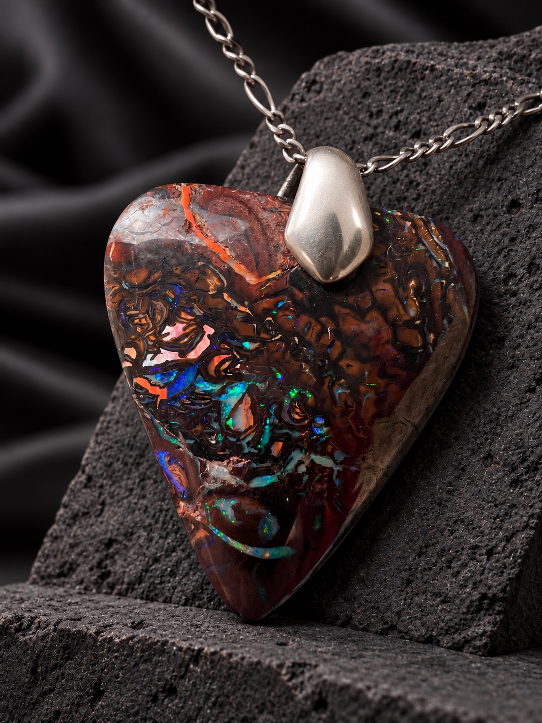 Cœur de Reef, pendentif Boulder Opal de Koroit de 40 ct en argent 925