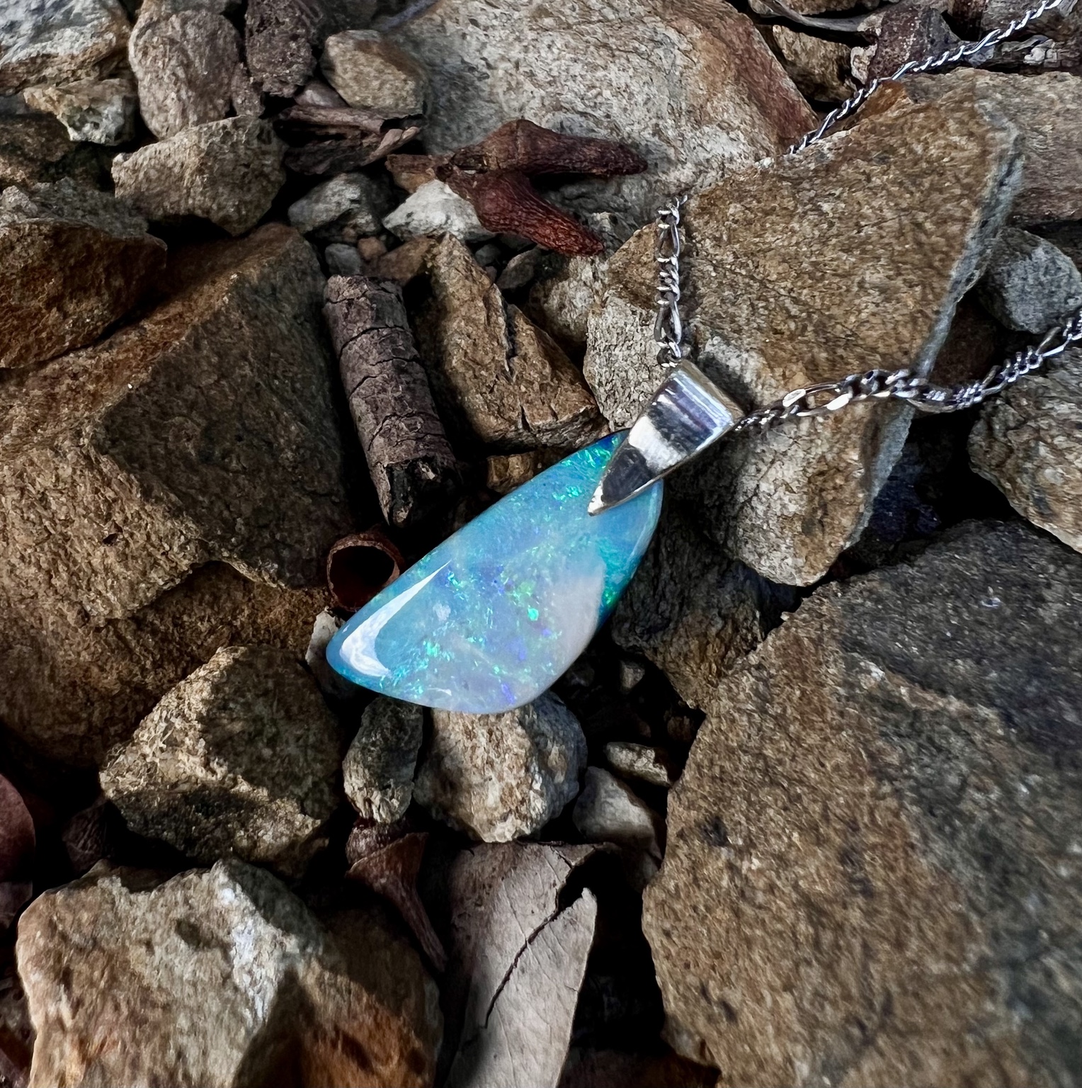 Turquoise Reef, pendentif opale doublet de Coober Pedy en argent 925